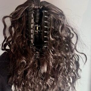 Synthetic clip in ponytail